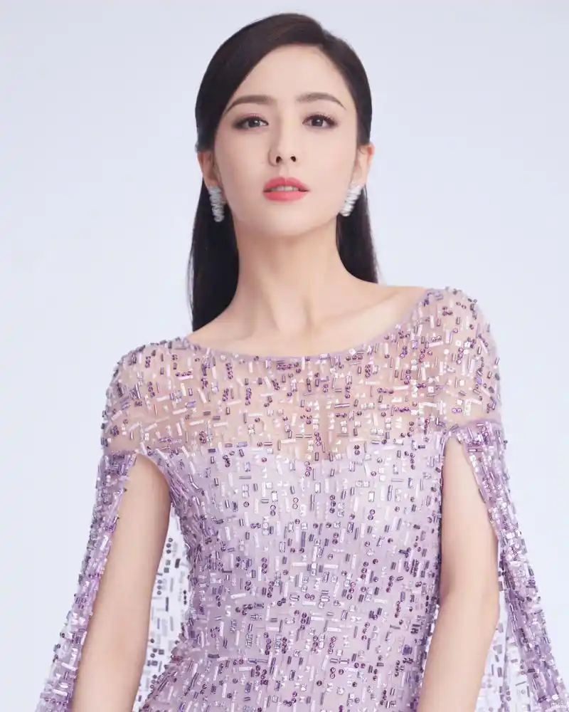 最美春晚主持人佟丽娅写真曝光