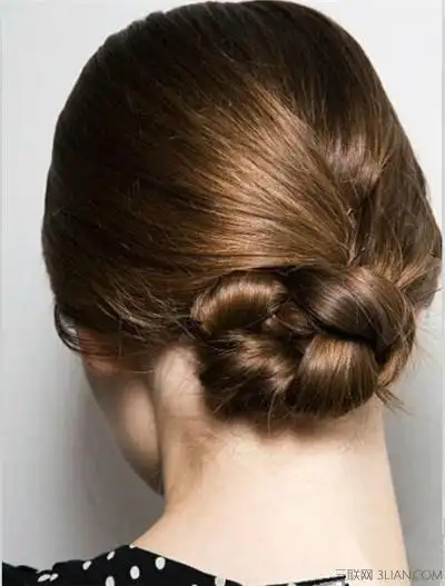 简单唯美盘发新娘发型