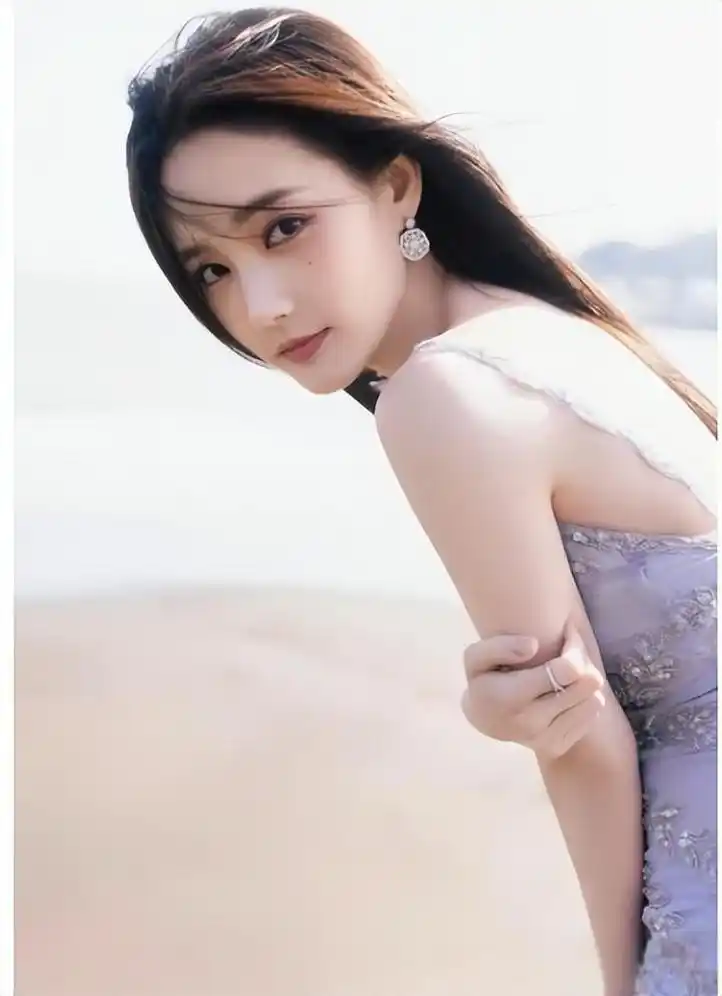 李一桐和白鹿:同脸异命 李一桐和白鹿,同脸异命,两人都是受到了于正的