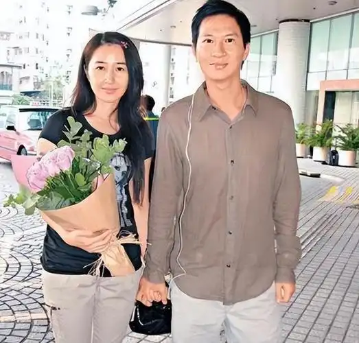 关咏荷遇到小3岁张家辉后再也不想放手余生丈夫让她不流泪