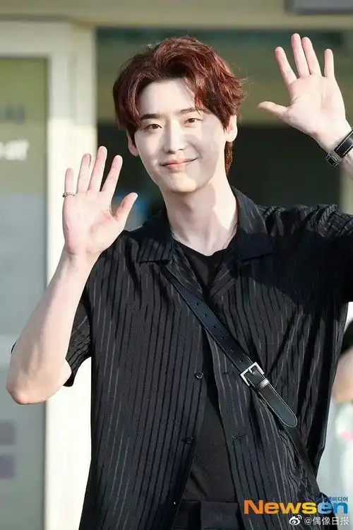 李钟硕变清爽了##李钟硕又帅回来了