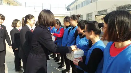 市检察院普法讲师团成员到看守所为在押女性人员上法治教育课