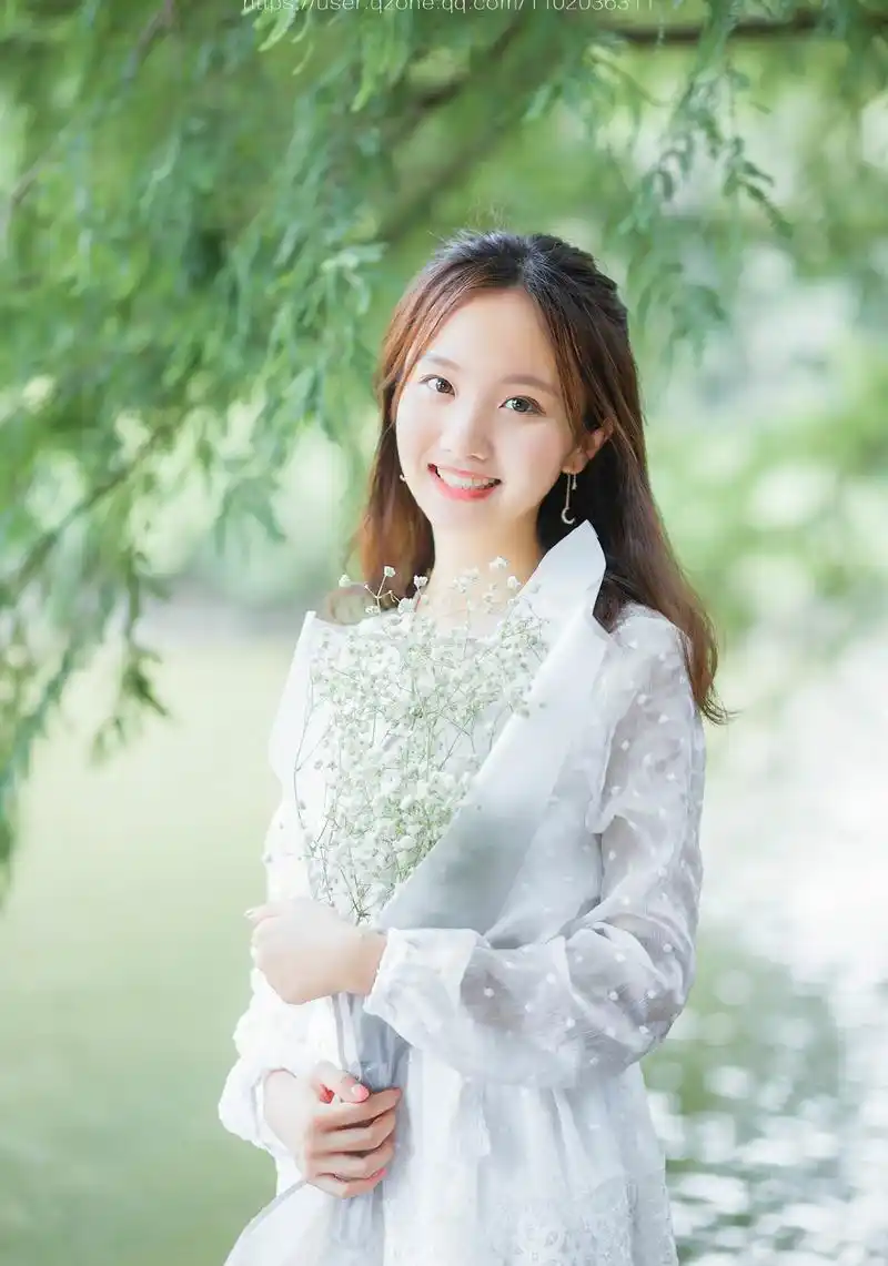 艺术摄影:阳光下的女孩 甜美的笑容如沐春风!