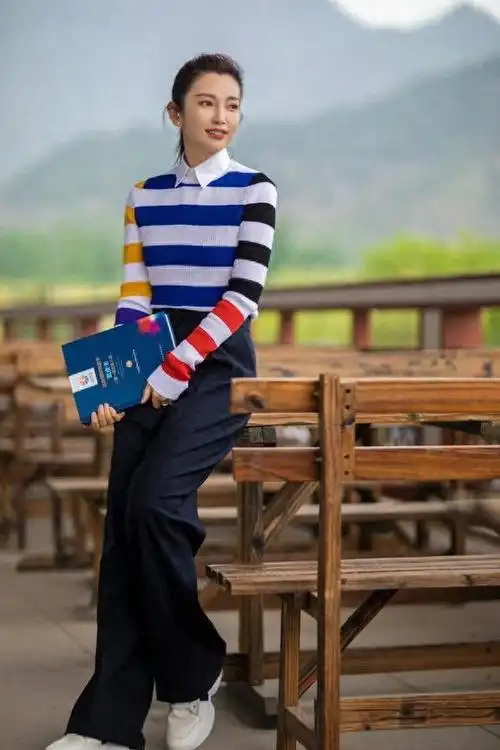 李冰冰美国纽约亮相,哪吒头扮嫩心不老,越来越"晓庆化"