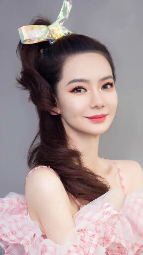 戚薇粉嫩甜美写真手机壁纸