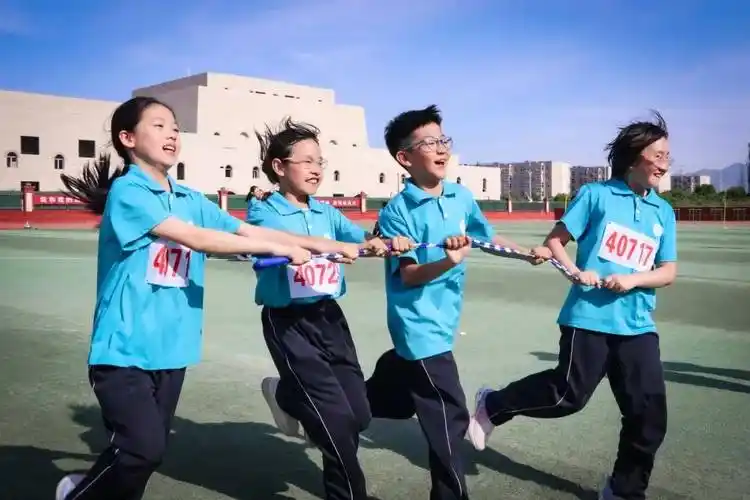 忻州现代双语学校小学部第四届校园体育文化节开幕