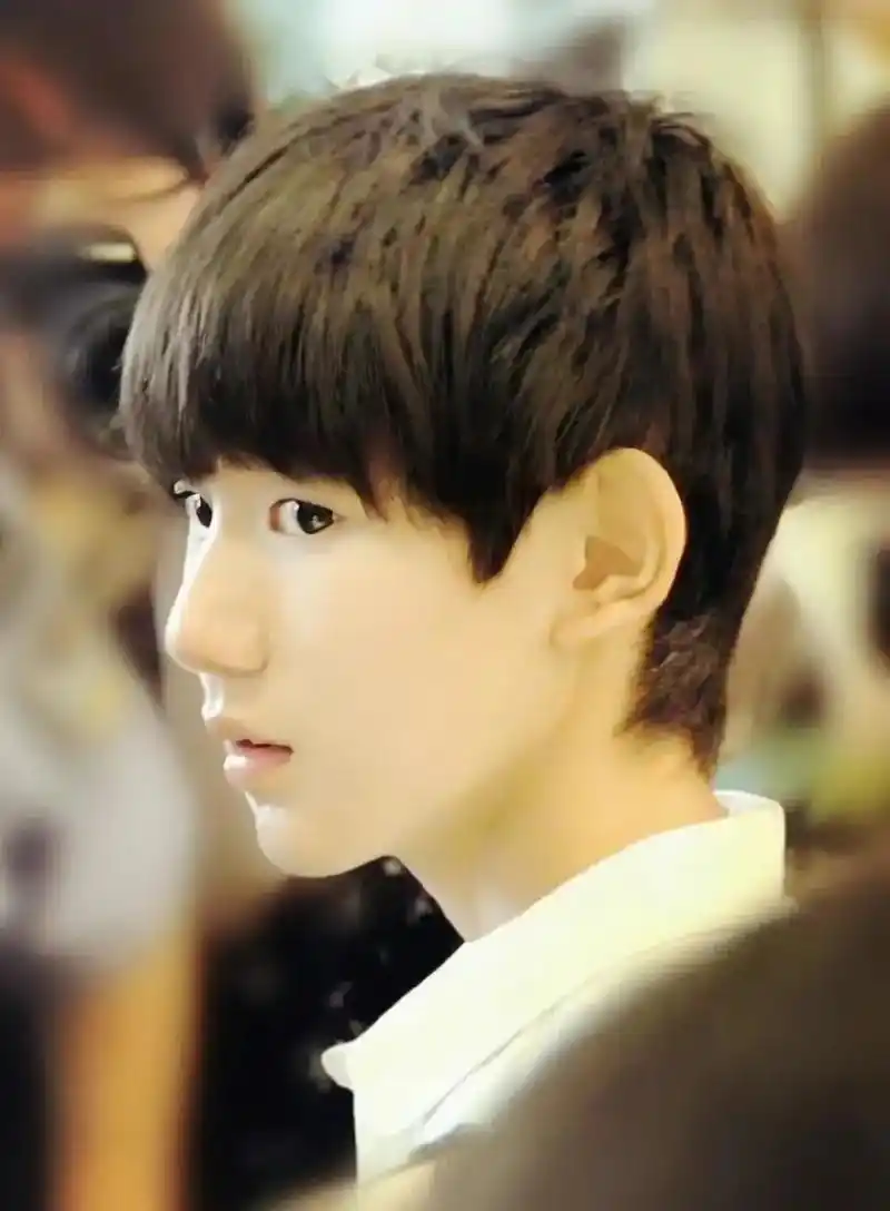 小男孩小时候下颌线就这么优越耶~@tfboys-王源 #王源 - 抖音