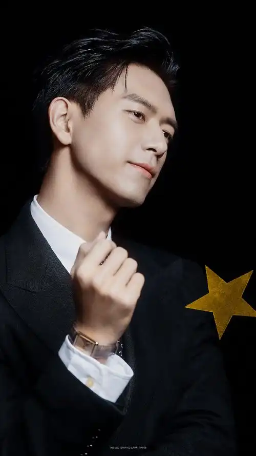 李现湖南跨年晚会造型#365度看依然帅的很稳定!