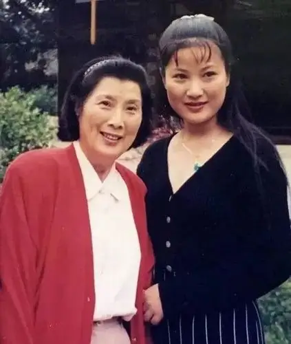 传承基地傅火相传飞音袅袅梅花奖得主国家一级演员陈飞收徒