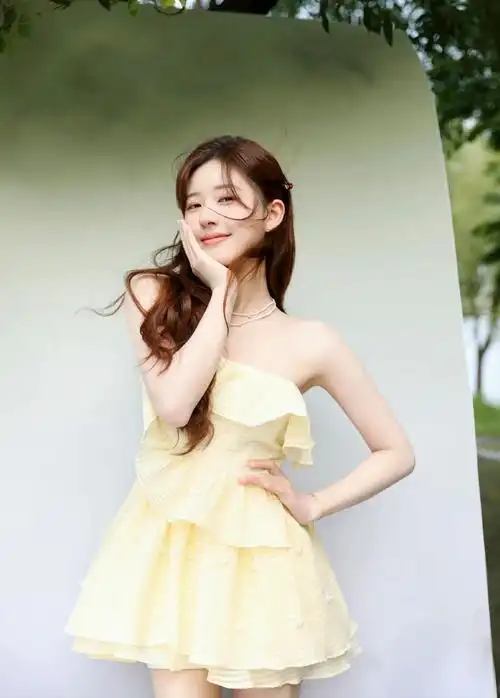 女明星赵露思写真集:秀丽清纯,巧笑倩兮