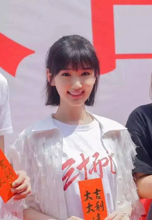 毛晓彤:被亲爹敲诈5000万,被4年男友背叛,泪水和失望成就了她