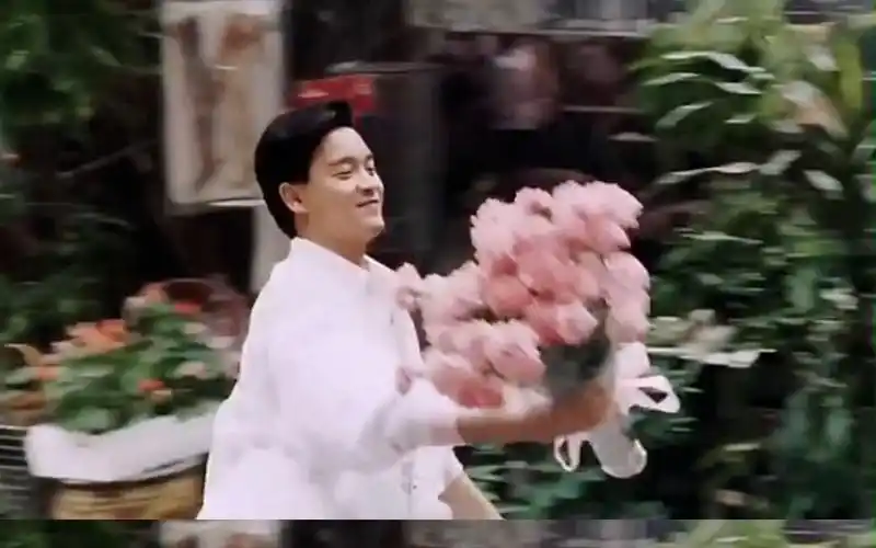 张国荣说过: 谈恋爱要从收到一束花和正式的告白开始