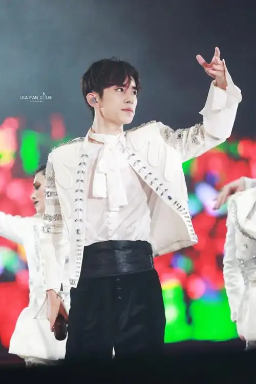 易烊千玺tfboys六周年告白演唱会高清