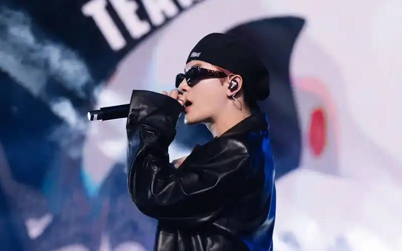 【王嘉尔】王嘉尔的现场要站起来嗨_哔哩哔哩_bilibili