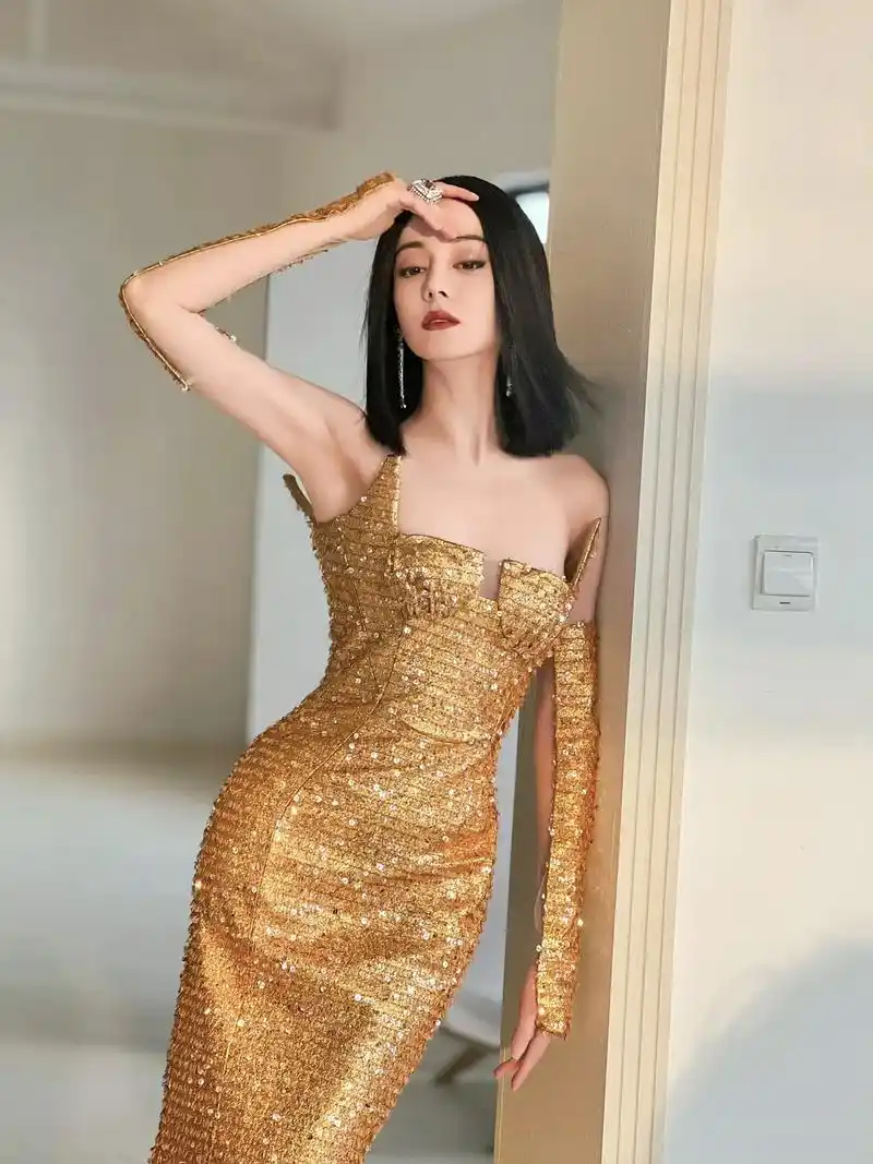 时尚之力迪丽热巴生图很显老!头发分层被质疑是假发,身材引争议