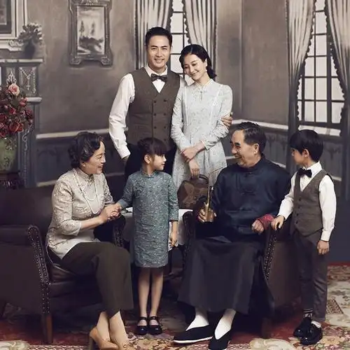 2018展会新款亲子主题服装影楼三代家庭民国风全家福拍照汉服套装