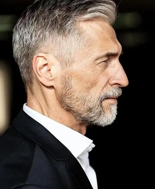 男人过了50岁换发型就选这一款哪怕头发花白依然很时尚