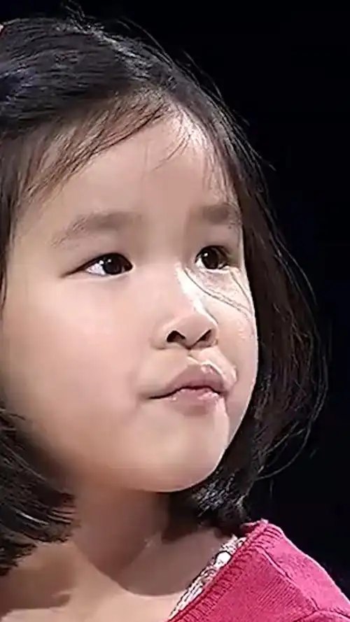 张庭女儿林家菱:为了漂亮四季穿裙子,爱美小女孩可可爱爱!