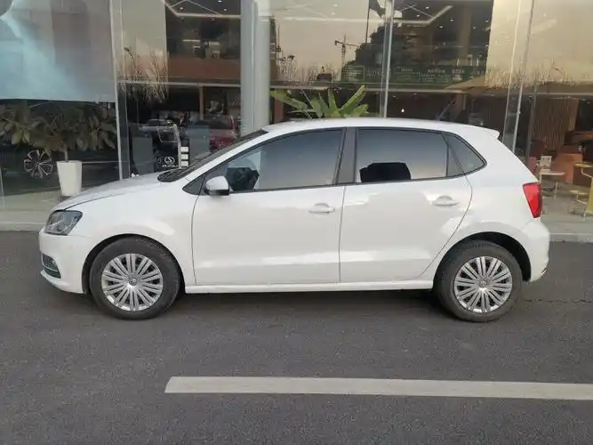 济南小姐姐出心爱大玩具,2018款上汽大众波罗两厢安享版,济南牌照