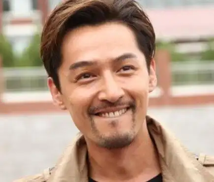 随之删除,疑精神萎靡|素颜|胡子|女助理|胡歌官宣升级做爸爸_网易订阅