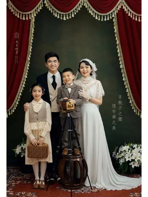 一家四口全家福这组复古全家福你爱了嘛