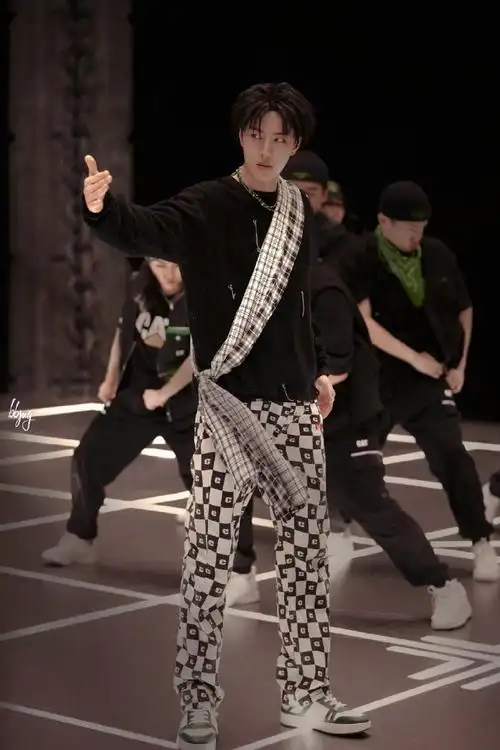 王一博这就是街舞4##王一博swag挑眉杀