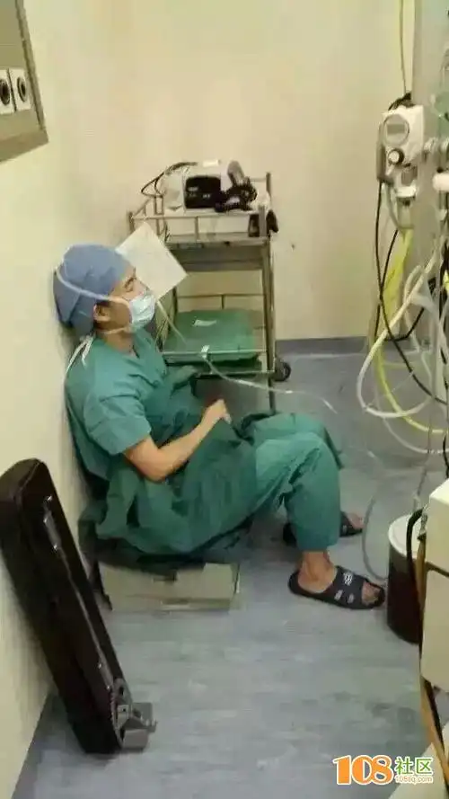 累趴在地的宁波最美女医生一下火了朋友圈 !