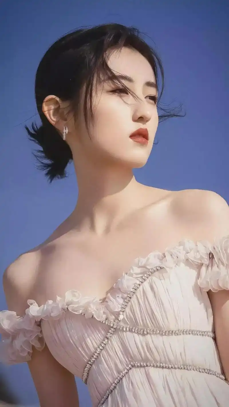 张子枫壁纸,你还记得她那渗人的一笑吗