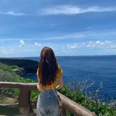 女生剪刀手背影头像高清青春阳光的唯美女生头像背影举剪刀手图