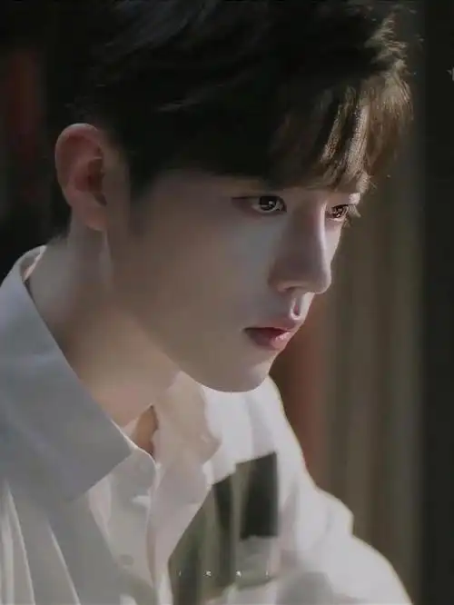 肖战一眼就惊艳的照片——肖战惊艳美图100张无水印横图-天晟网