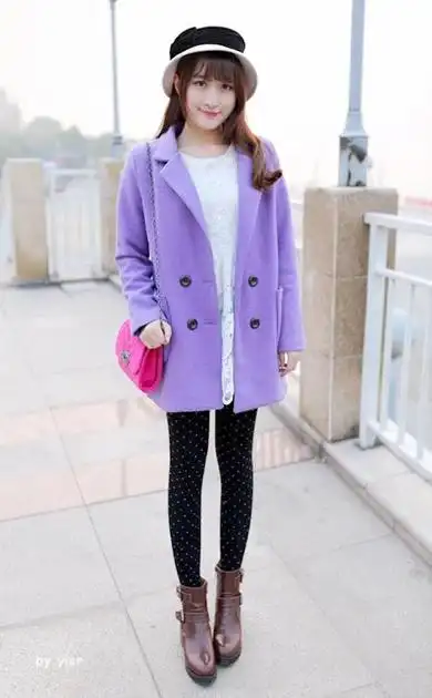 紫色羊绒大衣配啥色小衫裤子和鞋
