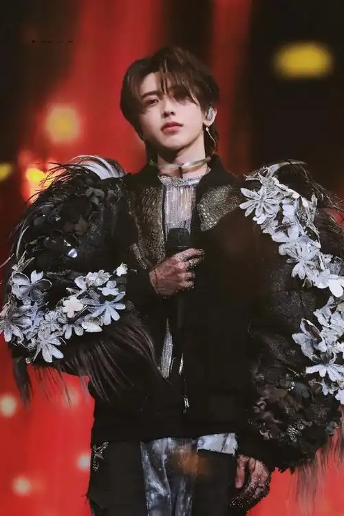 蔡徐坤#在我的这颗小星球里面,你就是温柔跟璀璨,即使旁的宇宙再缆