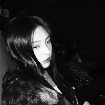 女生伤感侧面黑白头像2020 一颗陪你到老的心还不够吗