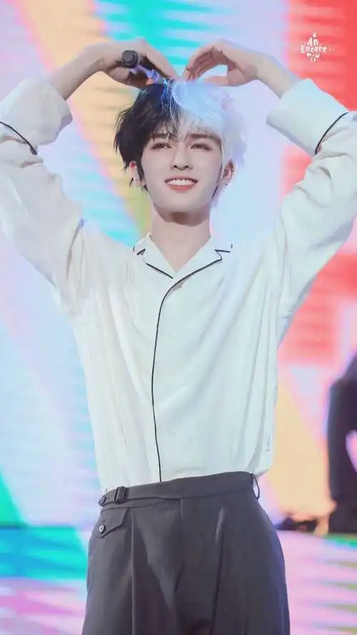 哪个宝宝有人间仙子朱正廷的高清图片啊?