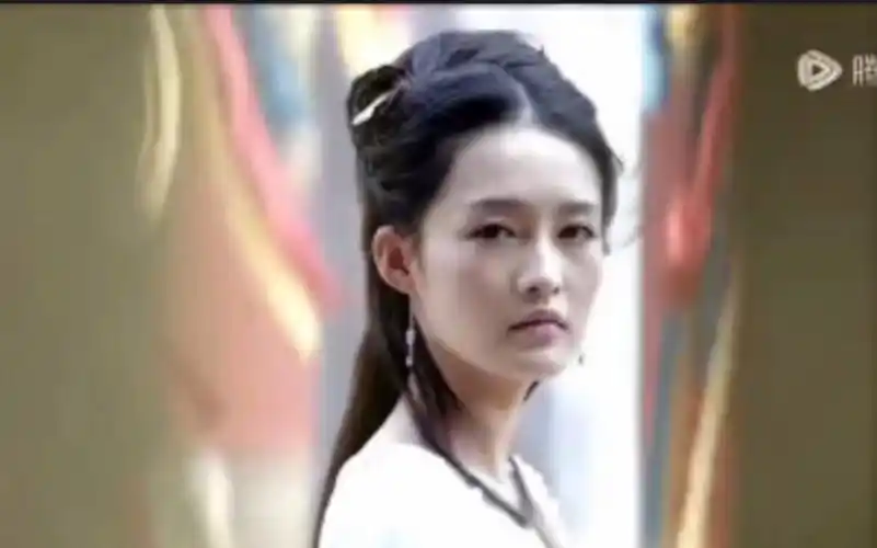 "一朵已经被踩在烂泥里的玫瑰,还可以回到高贵的枝头吗" 楚乔传 李沁