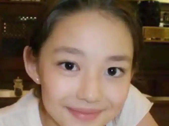 当吉娜公布童年照那刻,黑子都沉默了_小时候