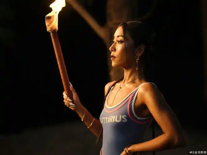 吉克隽逸泳衣随拍##吉克隽逸穿泳衣