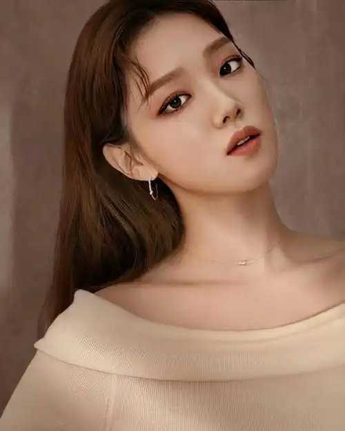 韩孝珠被称为"韩国最美笑容的美女".