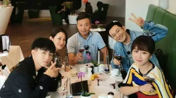 王俊凯临走前再三叮嘱:记得得让他多休息,他真的太辛苦了!