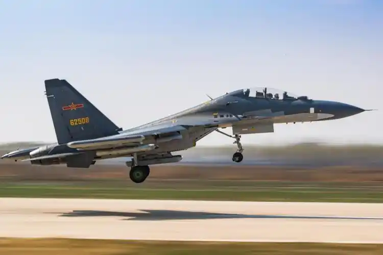 绝非偶然!海军首支歼15部队新老主官都曾开过这种俄制战斗机,贾汪区人