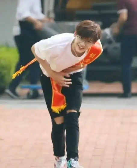 翟潇闻成功出道赛后照片引起热议粉丝这不是巧合