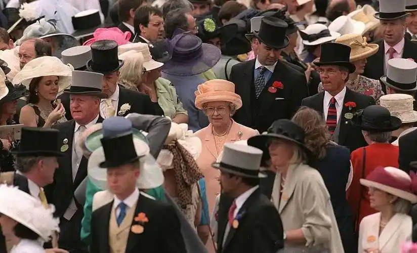 英国王室为啥这么爱戴帽子,聊聊英国的帽子文化_女王_boater_场合