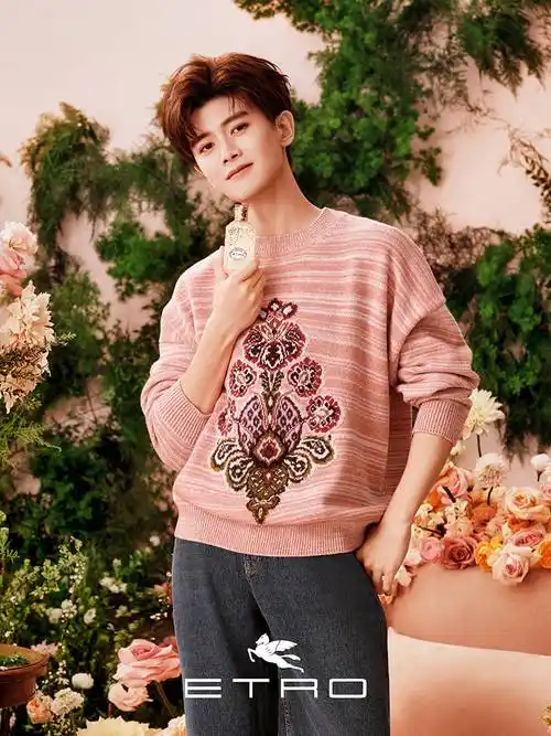 etro携品牌代言人任嘉伦呈献情人节限定挚礼,邀你共赴炙爱之约.