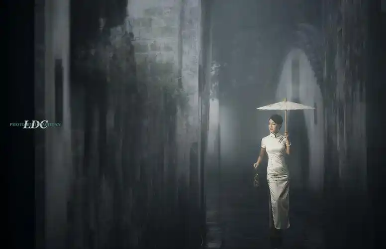 主题环境人像《雨巷》