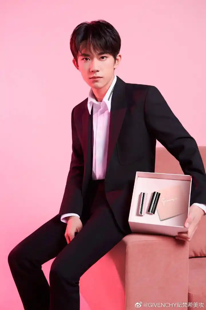 易烊千玺粉色的七夕所有的美好都如你所愿