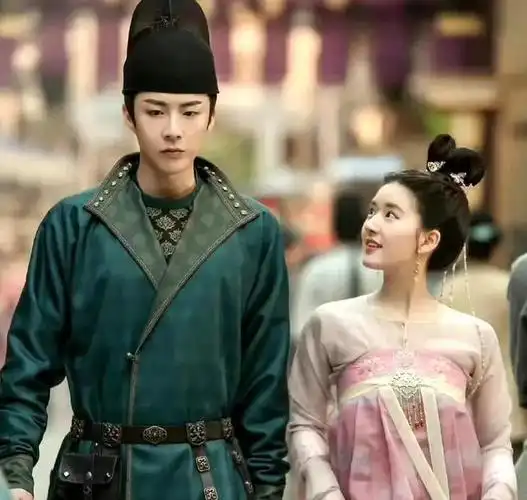 赵露思刘宇宁珠帘玉幕开机全员身穿红衣主演开机现场互动