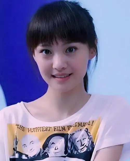 郑爽出道前旧照被扒,齐刘海高马尾,看清颜值:不愧是"小仙女"