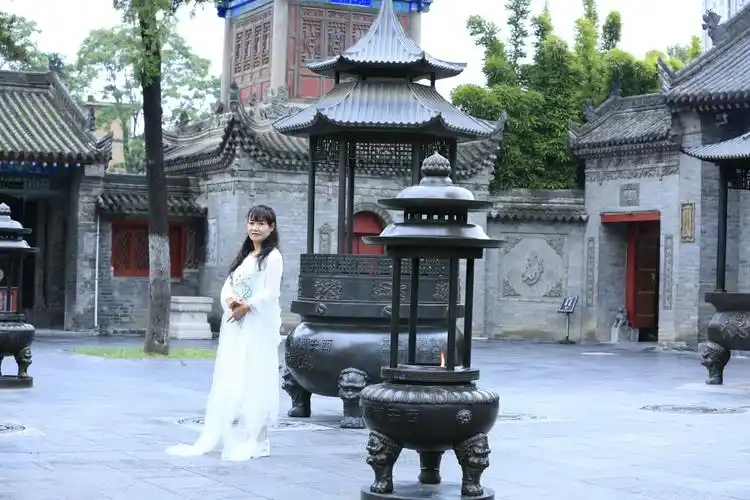 人生无处不修行,能在狐独中心静如水,才能在纷扰里安然无恙…….