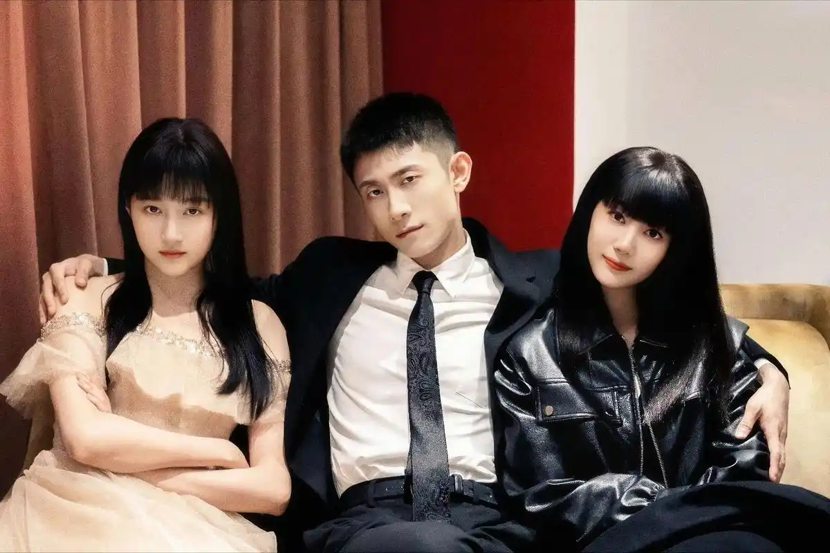 起猛看到京圈三人组了/张一山关晓彤李溪芮 是曾少年剧照,但实不相瞒