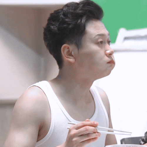 孟鹤堂可爱吗 哼哼,别想了 周九良的 (翻相册突然被他们俩可爱到了)